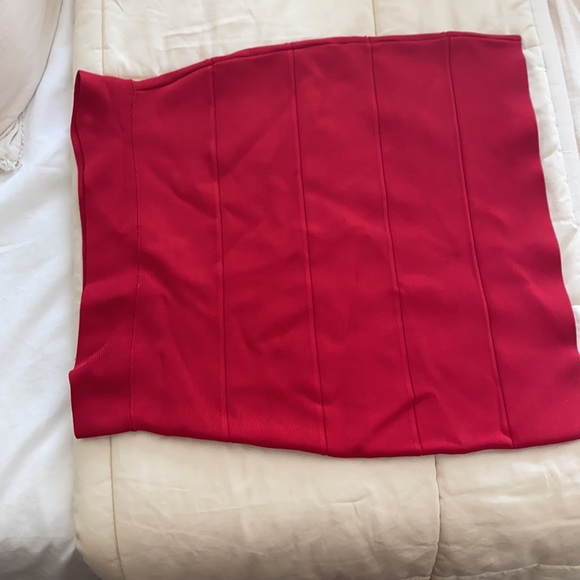 BCBG MAXIAZRIA RED BANDAGE SKIRT - Picture 4 of 4